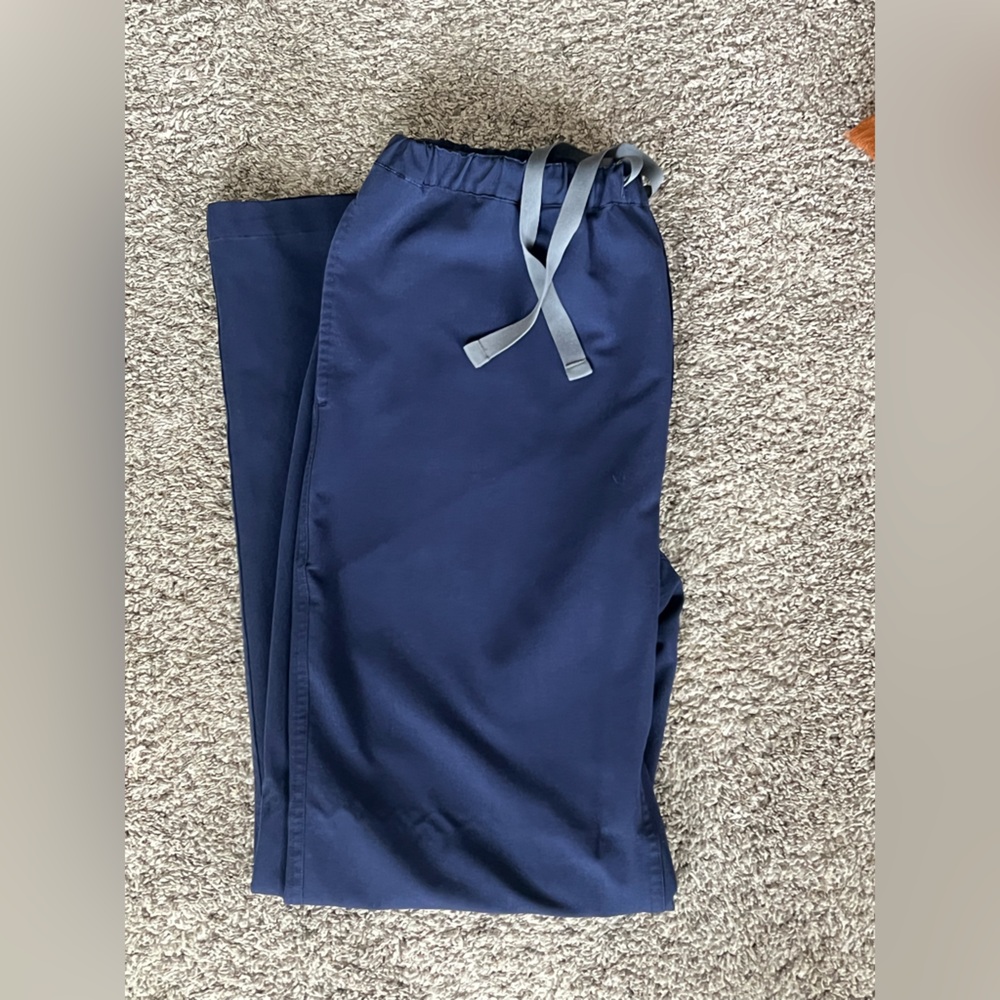 Bundle of Fig Scrub bottoms
3 blue and 2 green